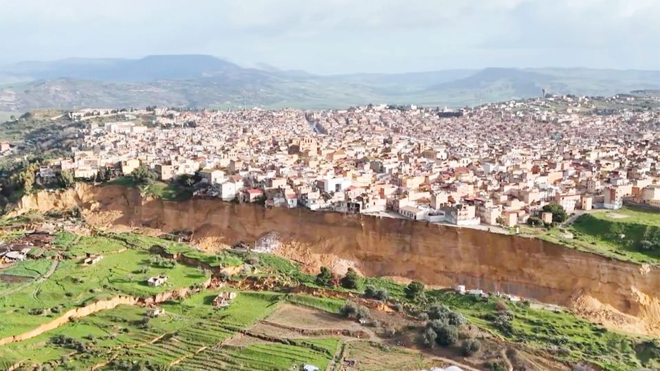 Erdrutsch bedroht Existenz italienischer Kleinstadt auf Sizilien