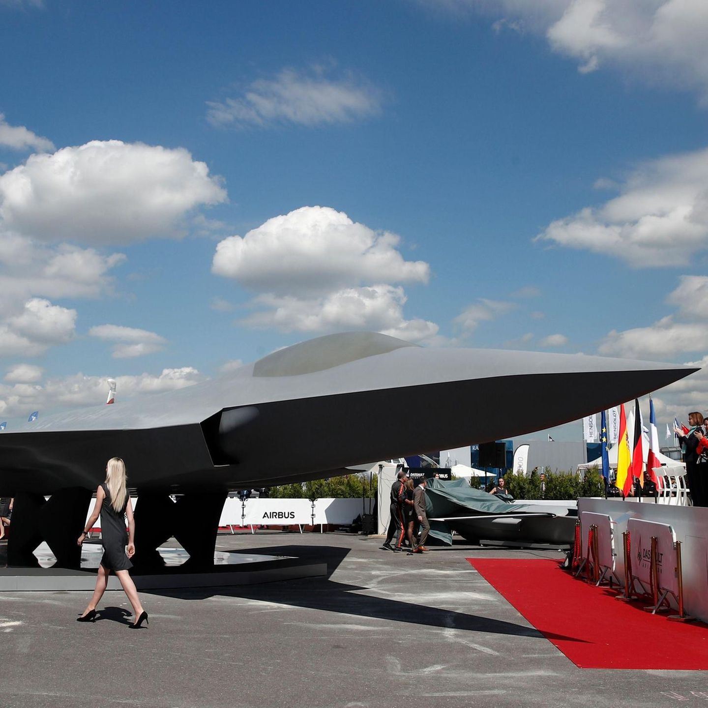 Ein Modell eines deutsch-französische Superkampfjets aus 2019