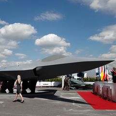 Ein Modell eines deutsch-französische Superkampfjets aus 2019