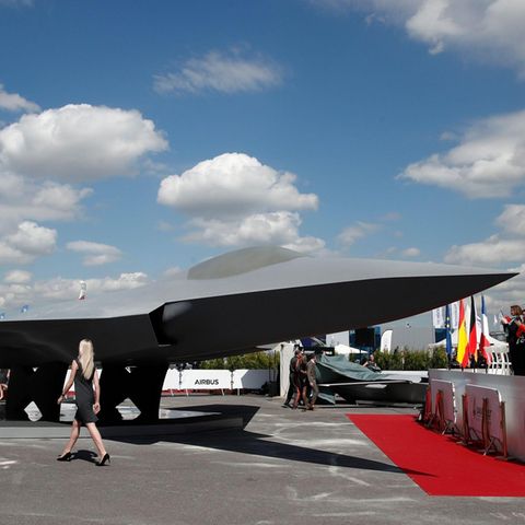 Ein Modell eines deutsch-französische Superkampfjets aus 2019
