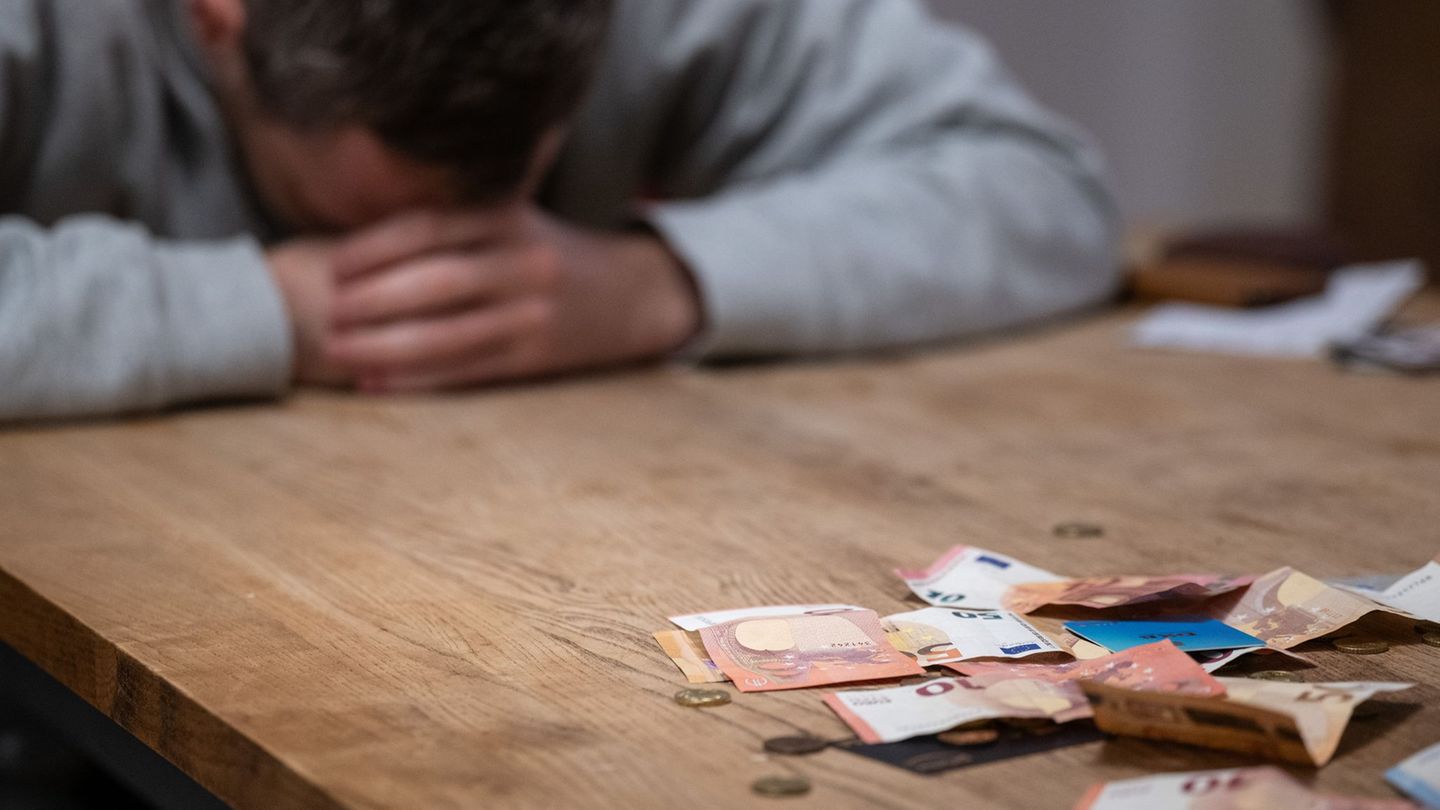 Schulden: Jeder zehnte Berliner ab 18 galt 2025 als überschuldet