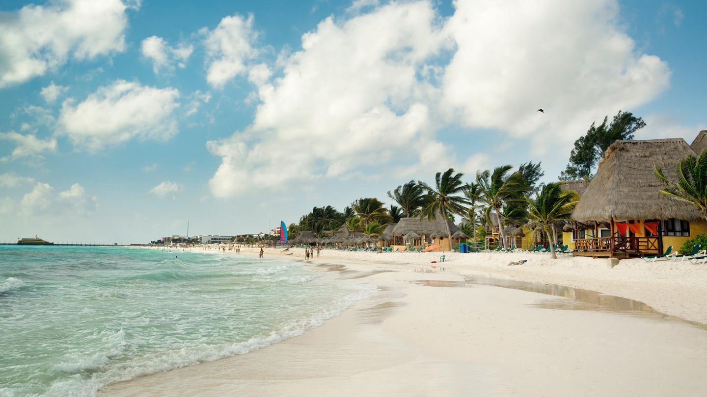 Playa Del Carmen Beach, Mayan Riviera Hotels near Cancun, Mexico