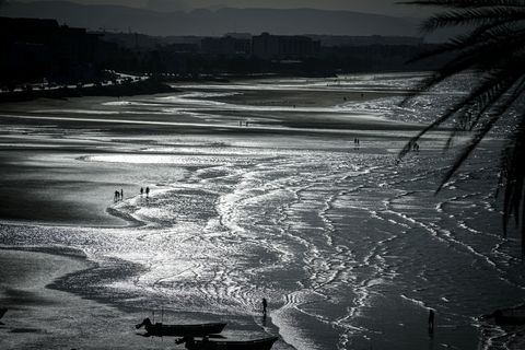 Nach dem Kentern eines Bootes im Oman sind drei französische Touristen gestorben. (Symbolbild) Foto: Kay Nietfeld/dpa