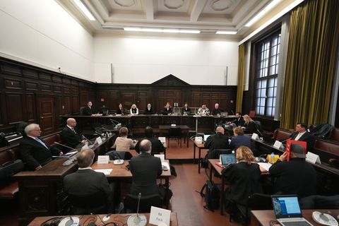 Der 33. Prozesstag begann mit scharfer Kritik der Verteidigung am Verlauf des Verfahrens. Foto: Marcus Brandt/Pool dpa/dpa