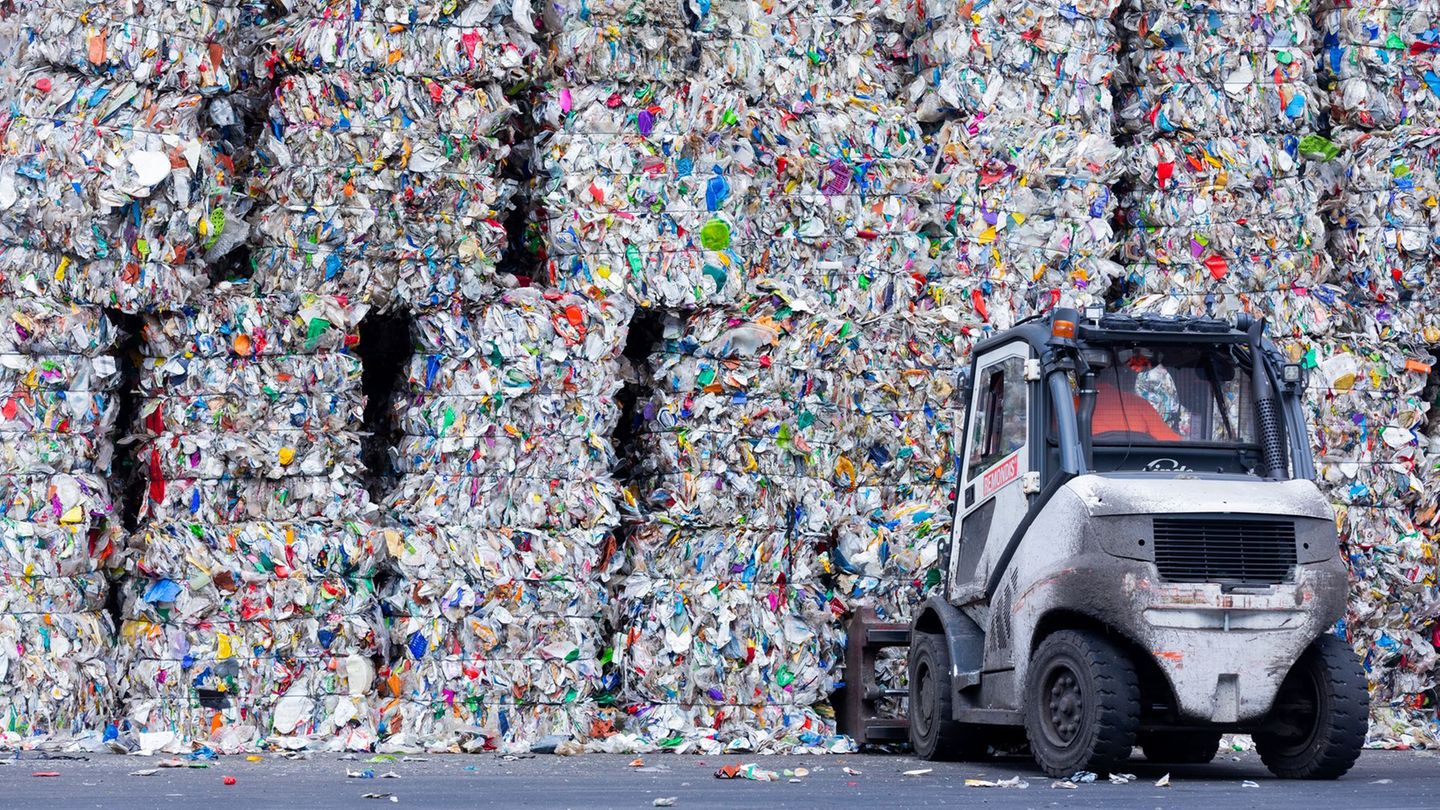 Schier unendliche Massen an Plastikmüll entstehen in Deutschland jedes Jahr - ein großer Teil davon wird recycelt. Foto: Rolf Ve