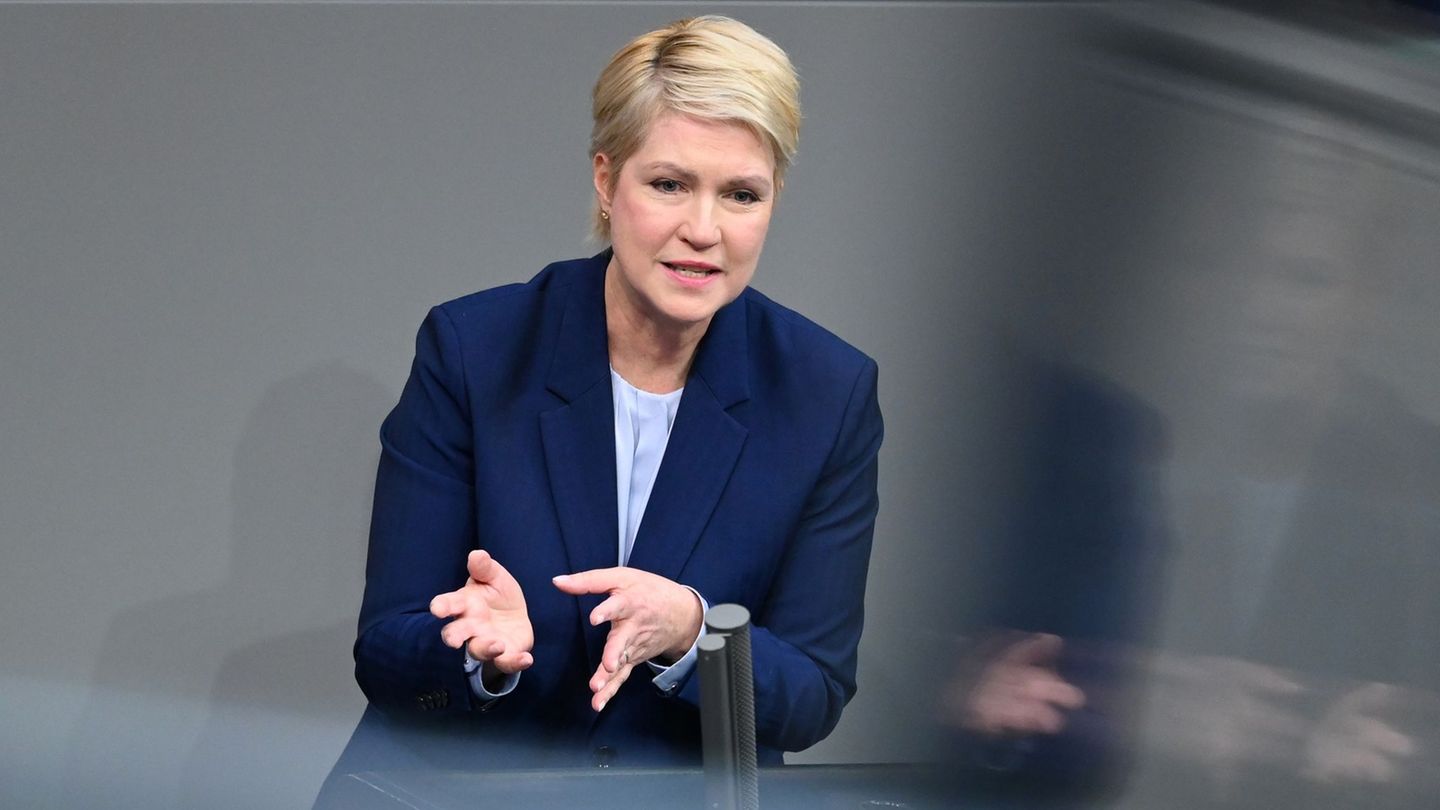 "Es ist erschreckend, dass politische Kräfte die Zeit des Nationalsozialismus verharmlosen", sagte Mecklenburg-Vorpommerns Minis