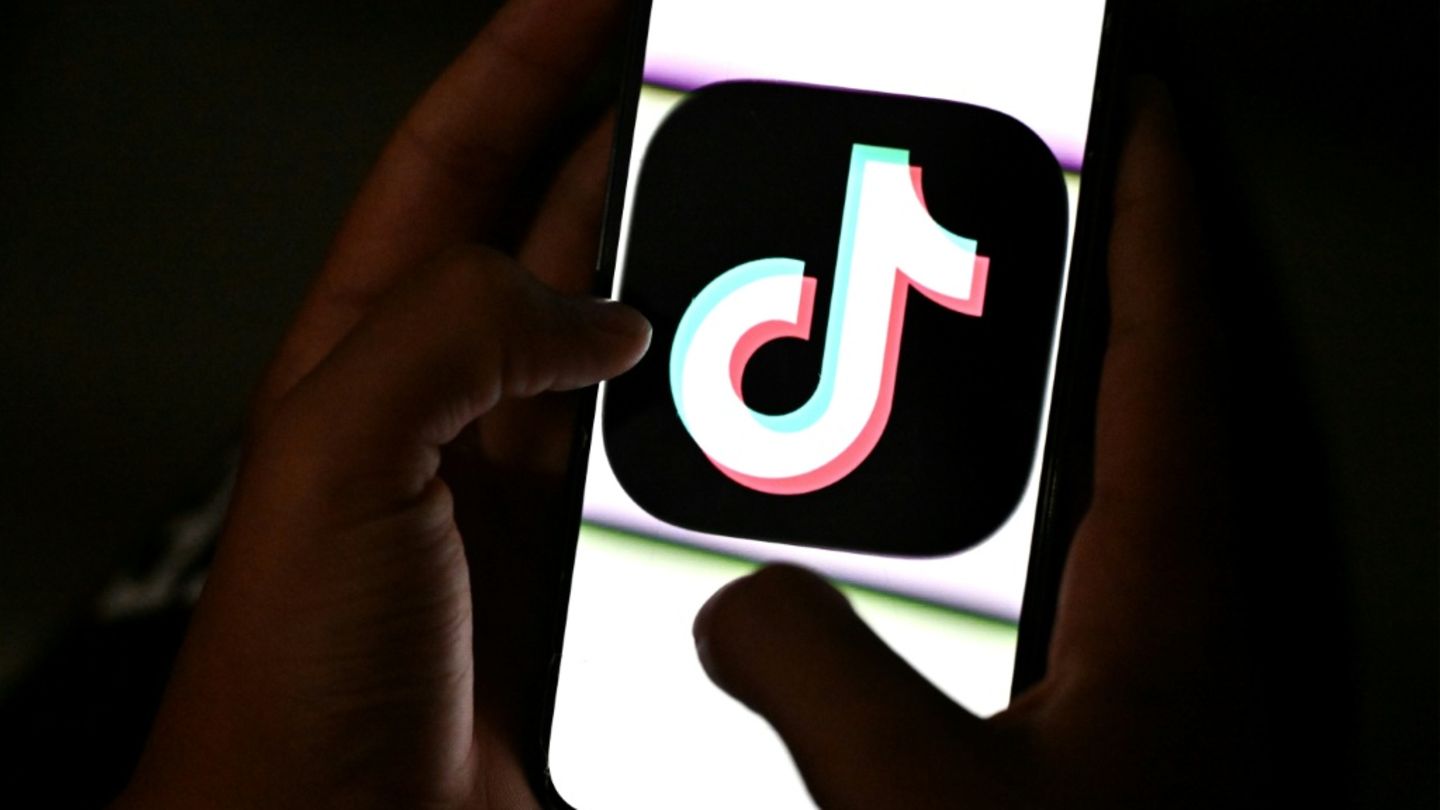 Tiktok-Logo auf einem Smartphone