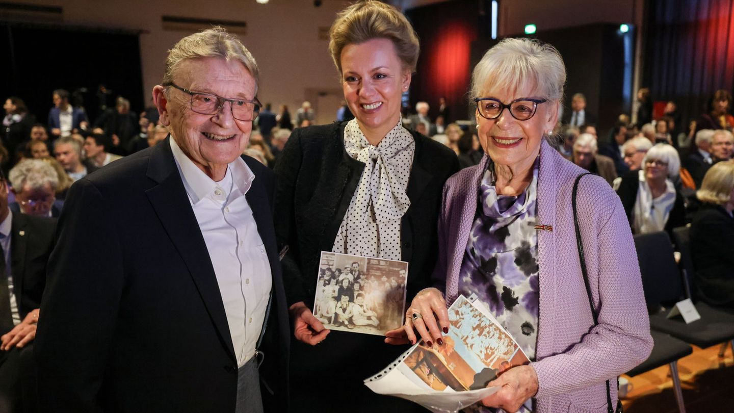 Gedenken: Holocaust-Ausstellung bewahrt Zeitzeugen-Erinnerung auf ewig