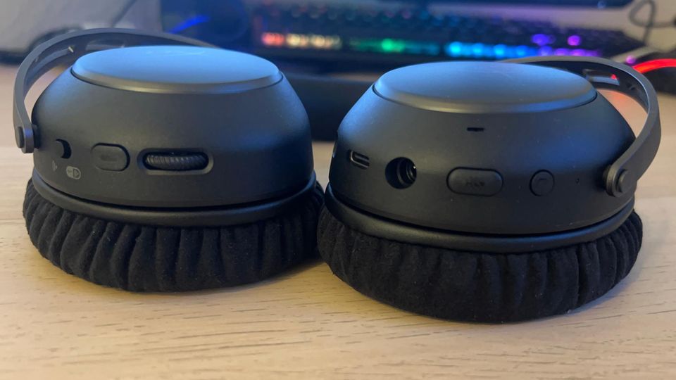 Die Bedienelemente der HyperX Cloud Alpha 2