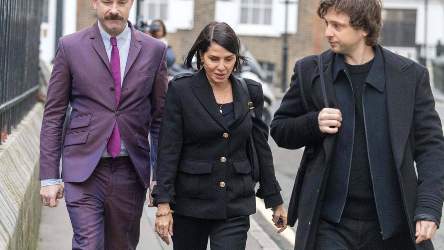 Sadie Frost mit ihrem ältesten Sohn Finlay Munro Kemp auf dem Weg zum Londoner Gericht.