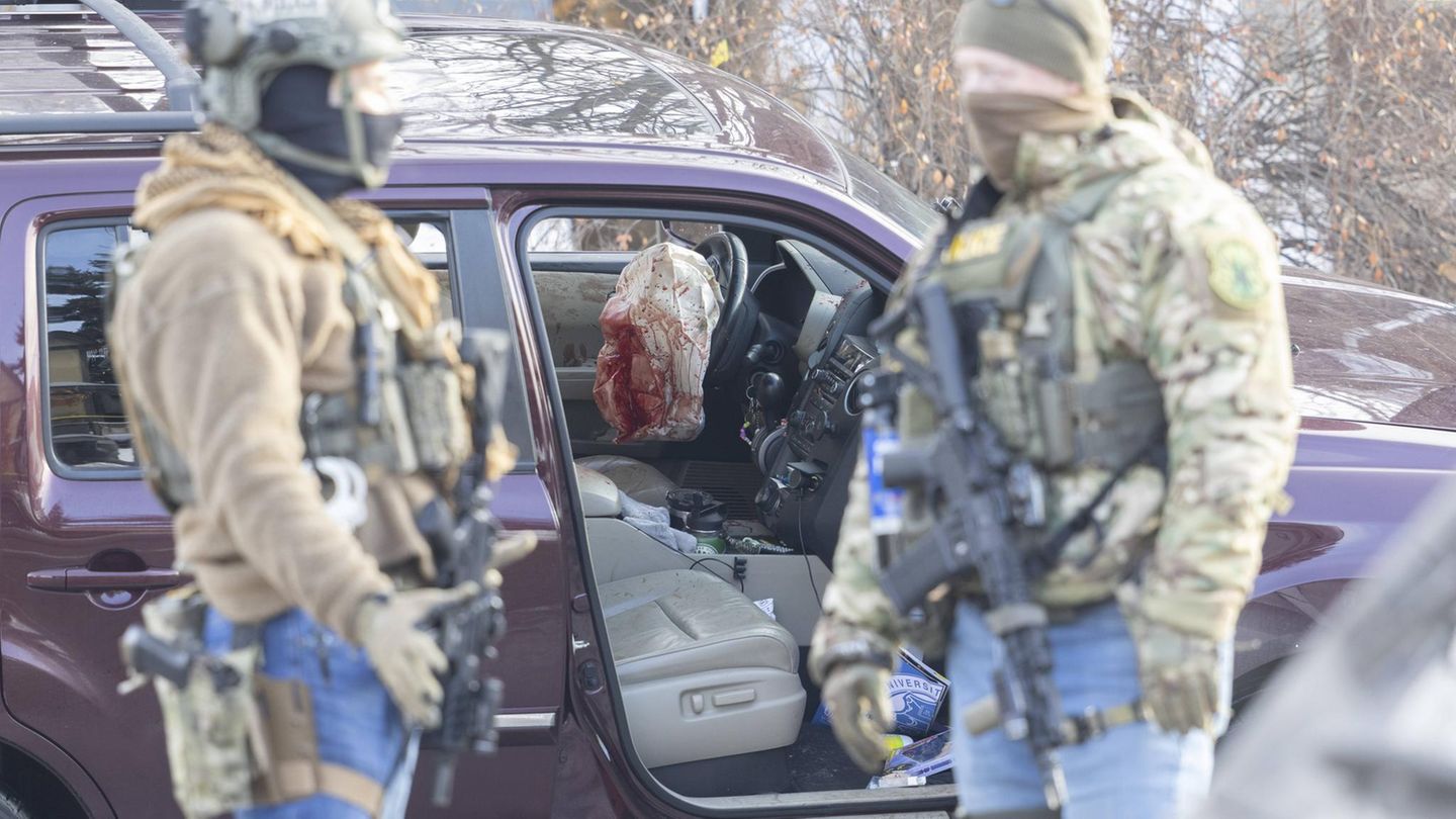 Ein Bild des Grauens: das Auto von Renée Goods, nachdem ein ICE-Beamter die dreifache Mutter mit drei Schüssen, einer davon in den Kopf, in Minneapolis während eines Einsatzes erschossen hat. Die Videoaufnahmen des Vorfalls legen nahe, dass der ICE-Beamte nicht hätte schießen müssen, es sah eher nach einer maßlos überzogenen Reaktion aus