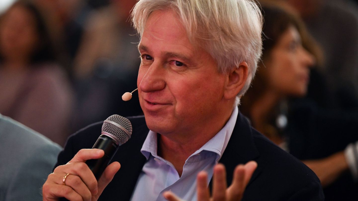 Juergen Boos verabschiedet sich im Herbst als Direktor der Frankfurter Buchmesse. (Archivbild) Foto: Arne Dedert/dpa