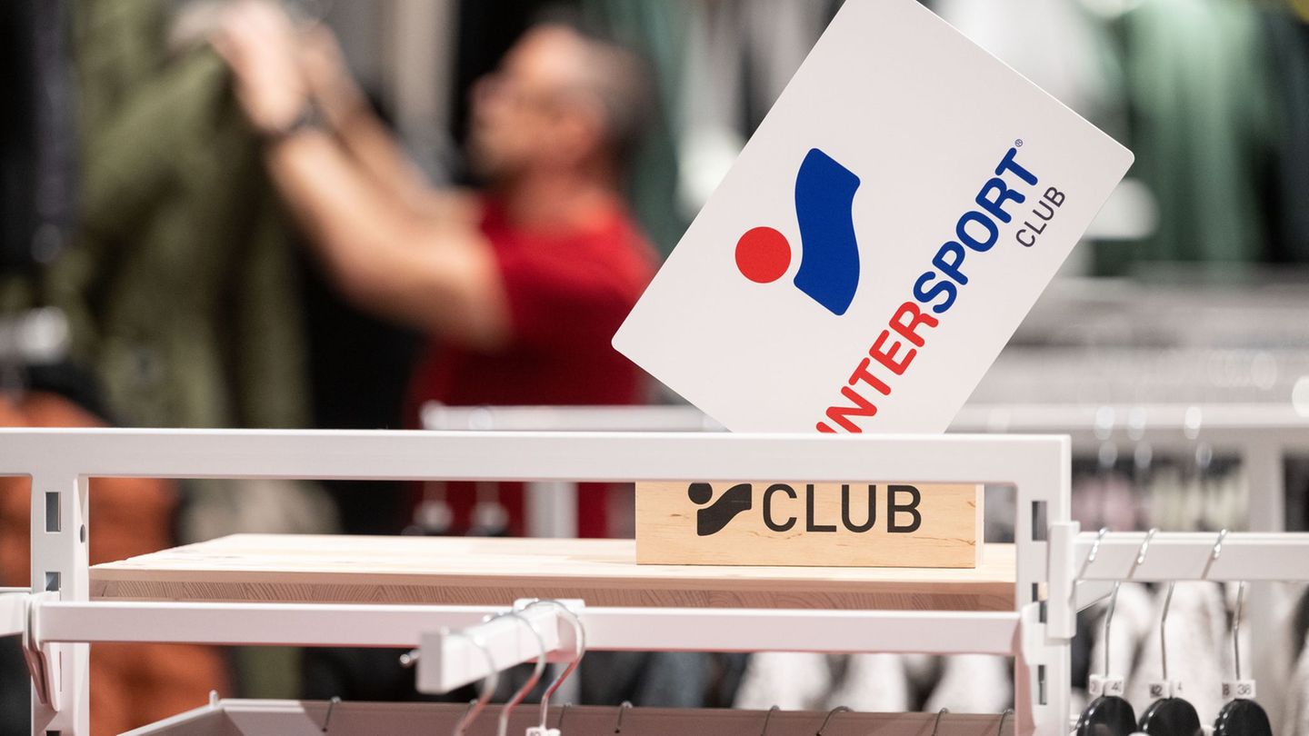 Im vergangenen Geschäftsjahr stagnierte der Umsatz der Intersport-Händler. (Archivbild) Foto: Marijan Murat/dpa