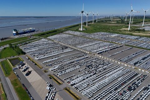 Autoverladung in Emden (Archivbild)