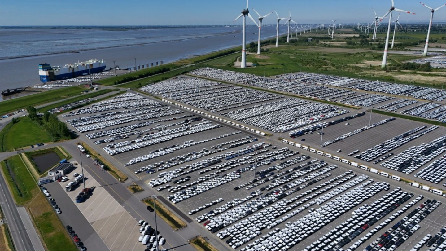 Autoverladung in Emden (Archivbild)