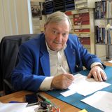 Der Schweizer Autor (hier im Jahr 2015) verstarb am 10. Januar im Alter von 90 Jahren. Der Besteller-Autor schrieb Dutzende Bücher über sich und die vermeintlichen Spuren der Aliens auf der Erde. Er vertrat unter anderem die Theorie, dass die Pyramiden in Ägypten mit Hilfe von Aliens gebaut worden seien