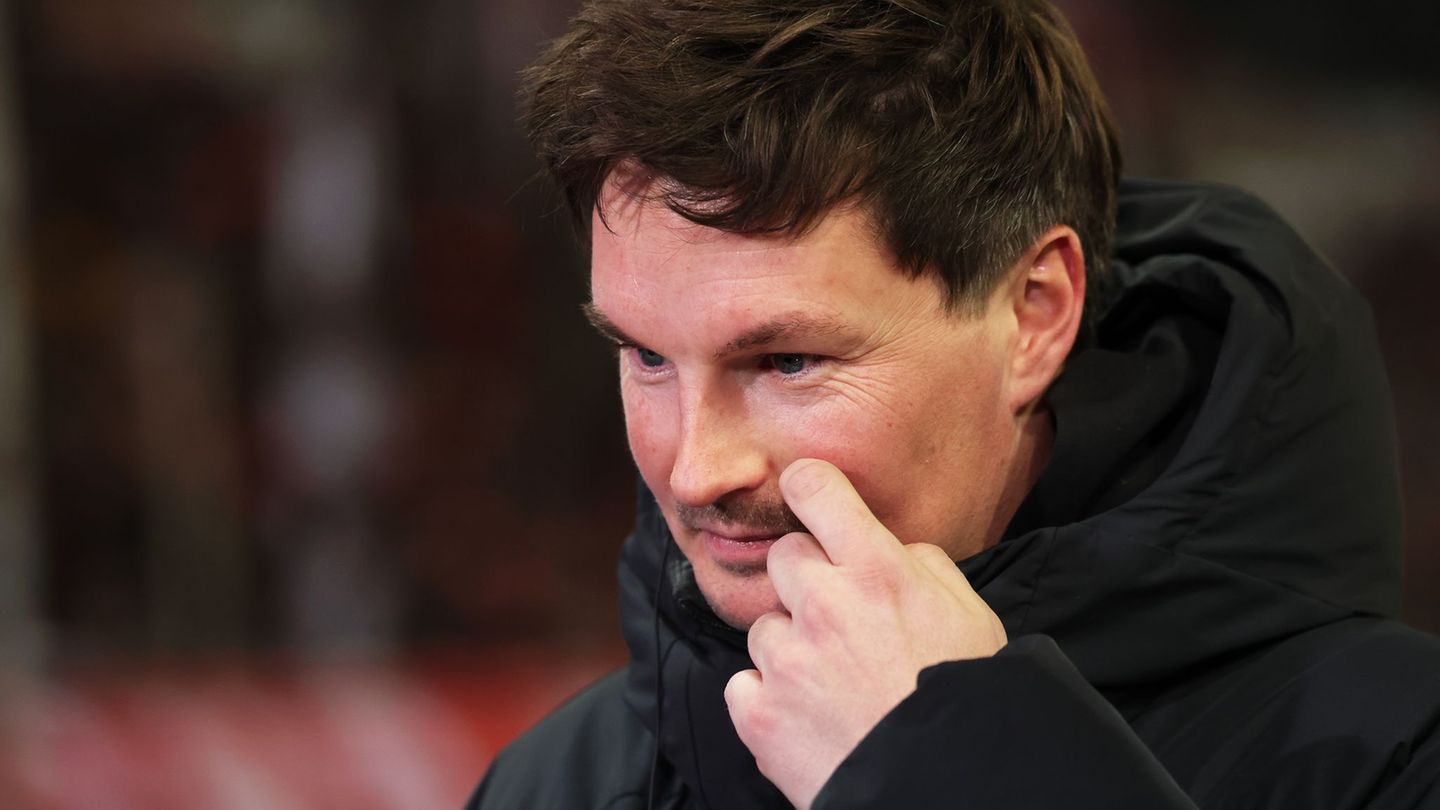Trainer Merlin Polzin bereitet den HSV auf das Heimspiel gegen die Bayern aus München vor. (Archivbild) Foto: Christian Charisiu