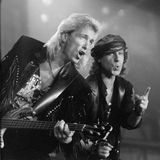 Der ehemaliger Bassist der Scorpions (hier mit Sänger Klaus Meine im Jahr 1991) starb am 22. Januar im Alter von 71 Jahren nach einer Krebserkrankung. Buchholz spielte für die Hannoveraner Rockband von 1973 bis 1992 Bass und prägte die erfolgreichste Ära der Formation. Seinen Band-Austritt begründete er seinerzeit mit der Geburt seiner Zwillingstöchter und dem Wunsch nach mehr Zeit mit seiner Familie
