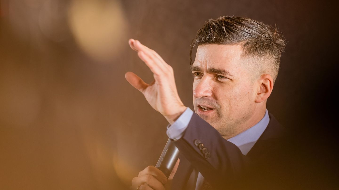 Martin Sellner gilt als Vordenker und Leitfigur der Identitären Bewegung. (Archivbild) Foto: Frank Hammerschmidt/dpa