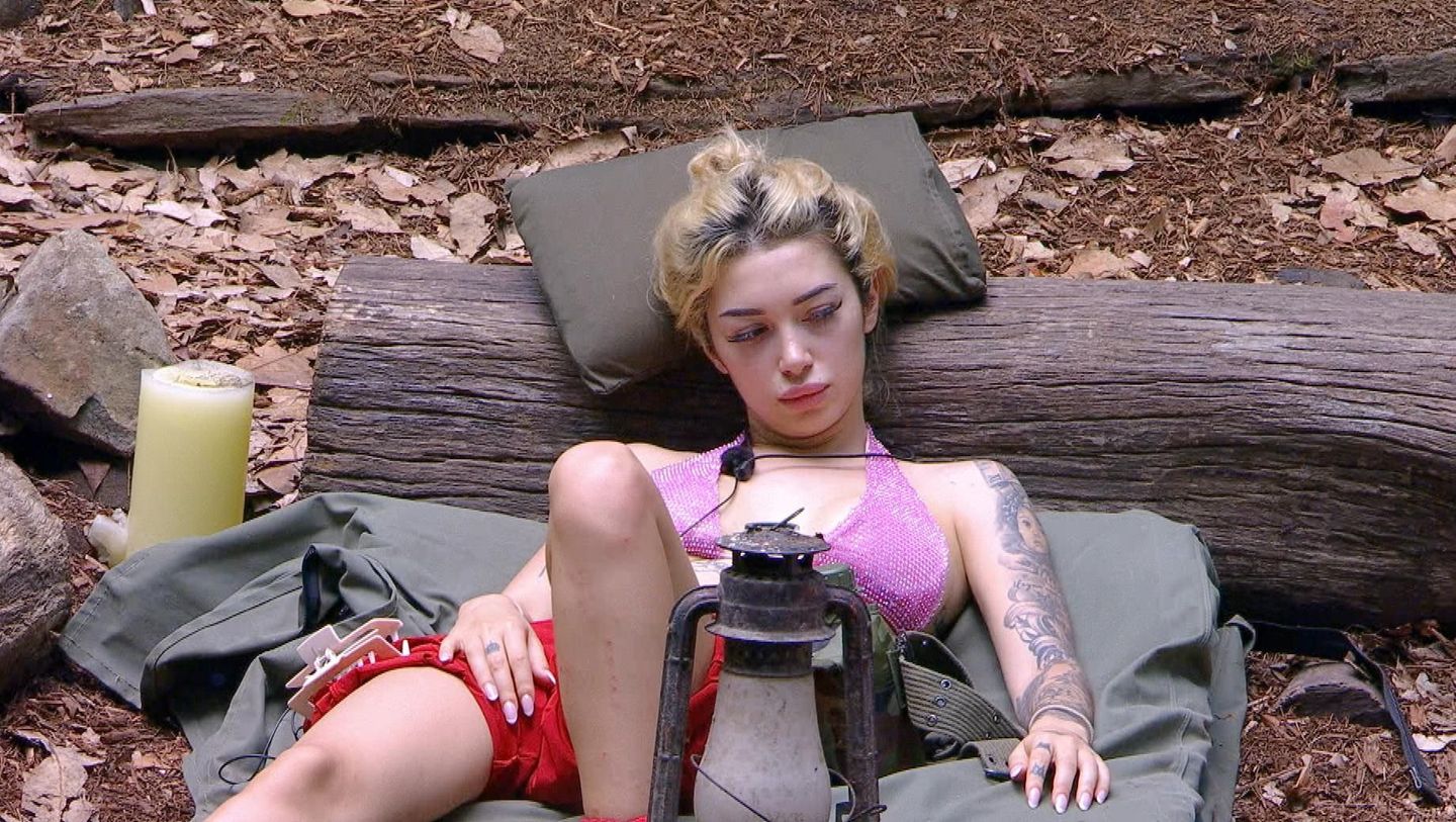 Der Hunger und die vielen Streitereien gehen allerdings auch an Ariel nicht spurlos vorbei. Die Stimmung im Camp ist an einem Tiefpunkt angelangt