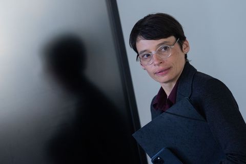 NRW-Familien- und Flüchtlingsministerin Josefine Paul (Grüne) tritt zurück. (Archivbild) Foto: Rolf Vennenbernd/dpa