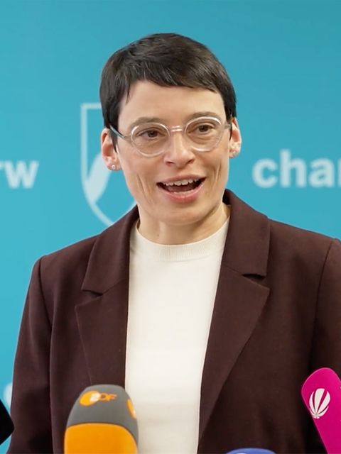 NRW-Flüchtlingsministerin Paul tritt zurück - Statement im Video