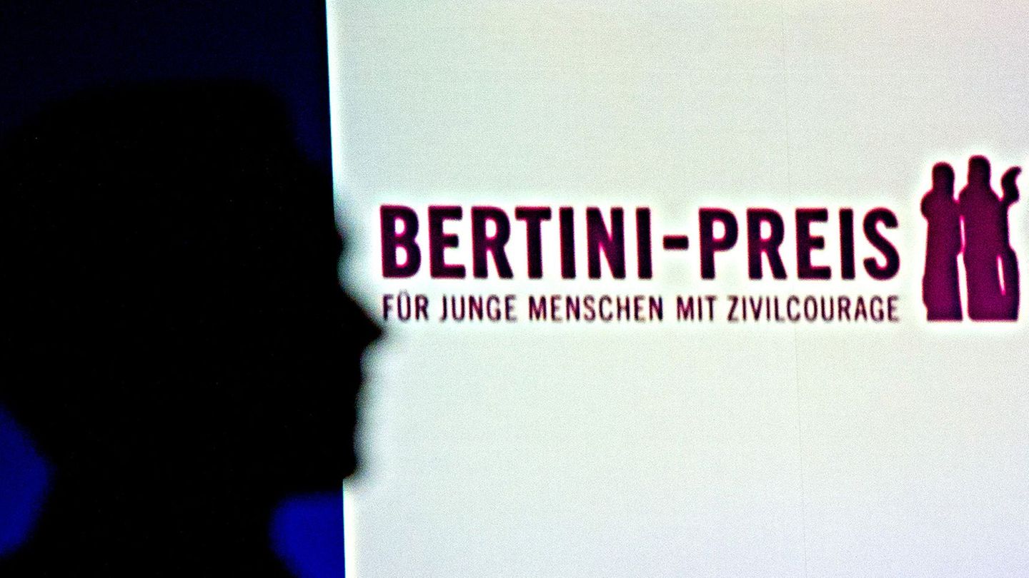 Insgesamt beteiligten sich 126 Schülerinnen in sechs Projekten. Foto: Daniel Bockwoldt/dpa