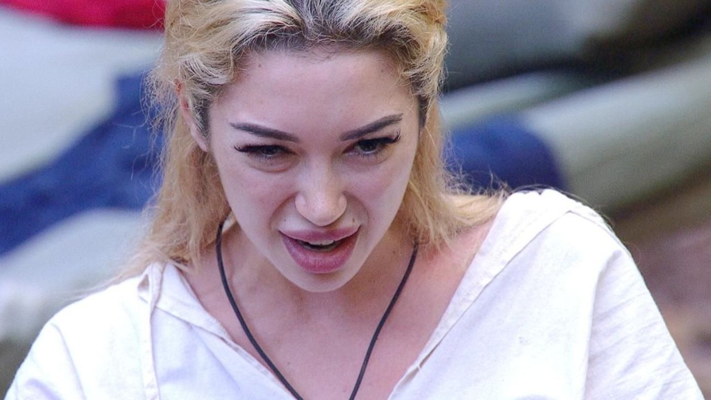 Dschungelcamp-Stress um Ariel: Begleiterin erklärt ihre Wutausbrüche