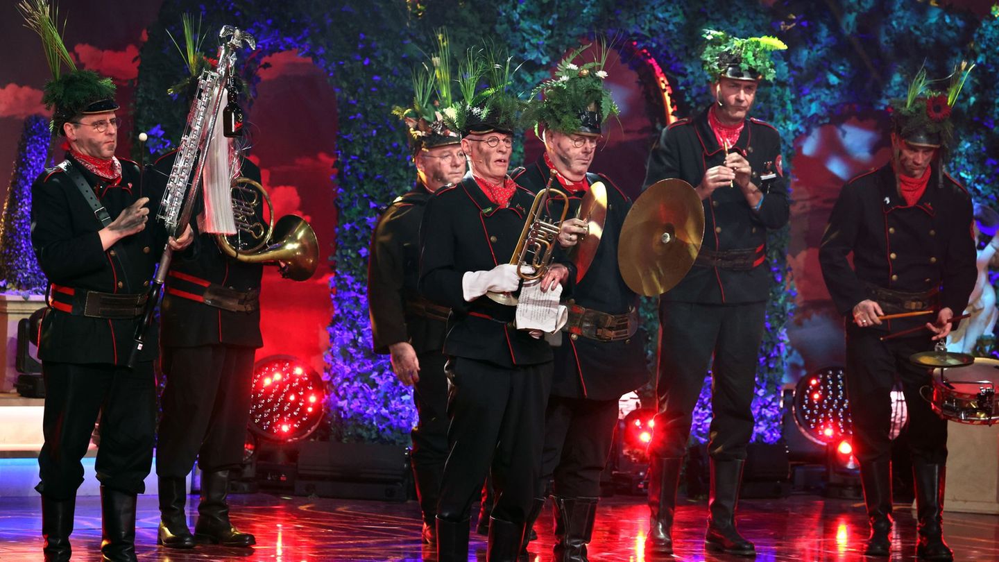 Die "Altneihauser Feuerwehrkapell`n" war seit 2006 in der Kultsendung dabei. (Archivbild) Foto: Karl-Josef Hildenbrand/dpa