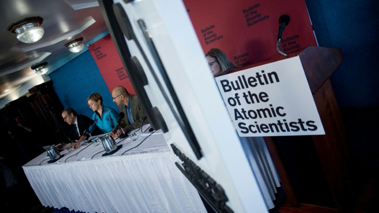 Forscher präsentieren die Weltuntergangsuhr 2018 in Washington