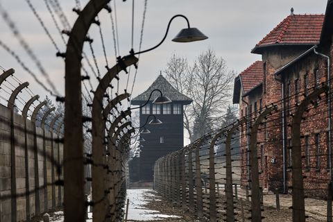 Auch in Schleswig-Holstein erinnerten die Menschen an die Opfer des Nationalsozialismus. Foto: Beata Zawrzel/AP/dpa