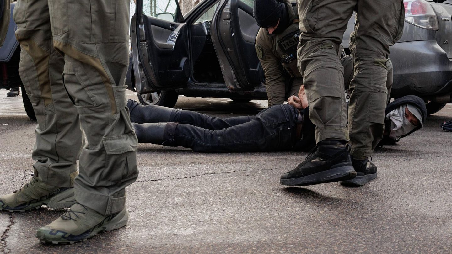 Arizona: Agenten der Border Patrol nehmen eine Person fest (Archivbild)