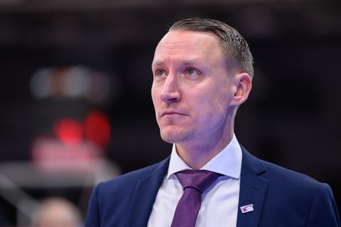 Muss auf Darnell Edge künftig verzichten: Ludwigsburgs Trainer Mikko Riipinen. (Archivbild) Foto: Swen Pförtner/dpa