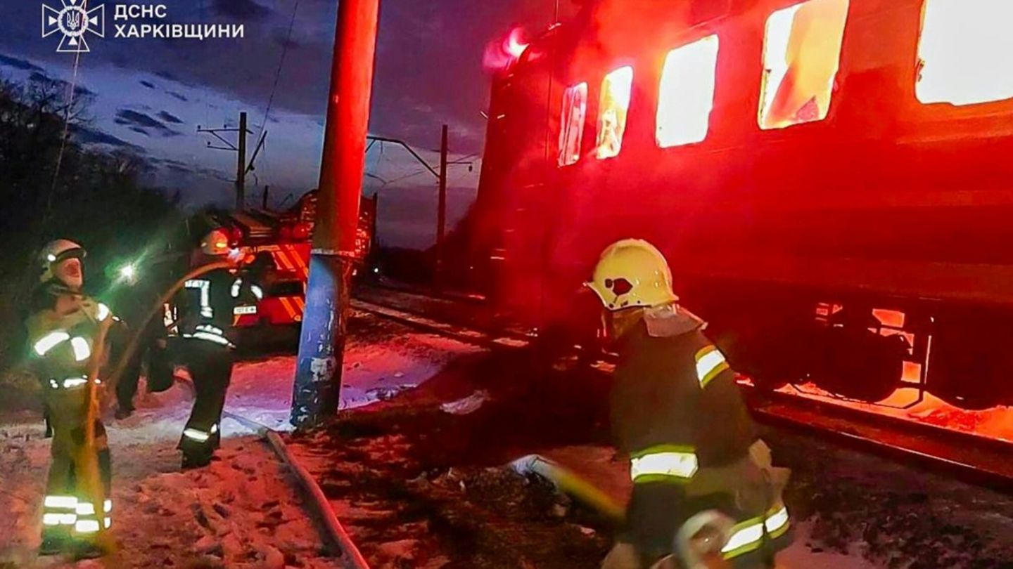 Ukraine-meldet-elf-Tote-durch-russische-Angriffe-Passagier-Zug-in-Charkiw-attackiert