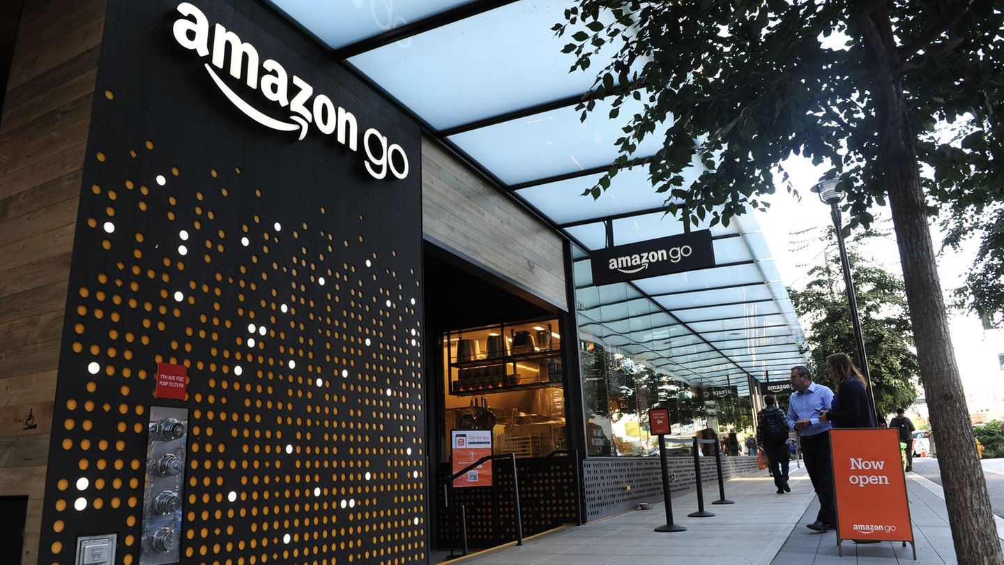 Die Geschäfte von Amazon Go kamen ohne Kassen aus. (Archivbild) Foto: Andrej Sokolow/dpa