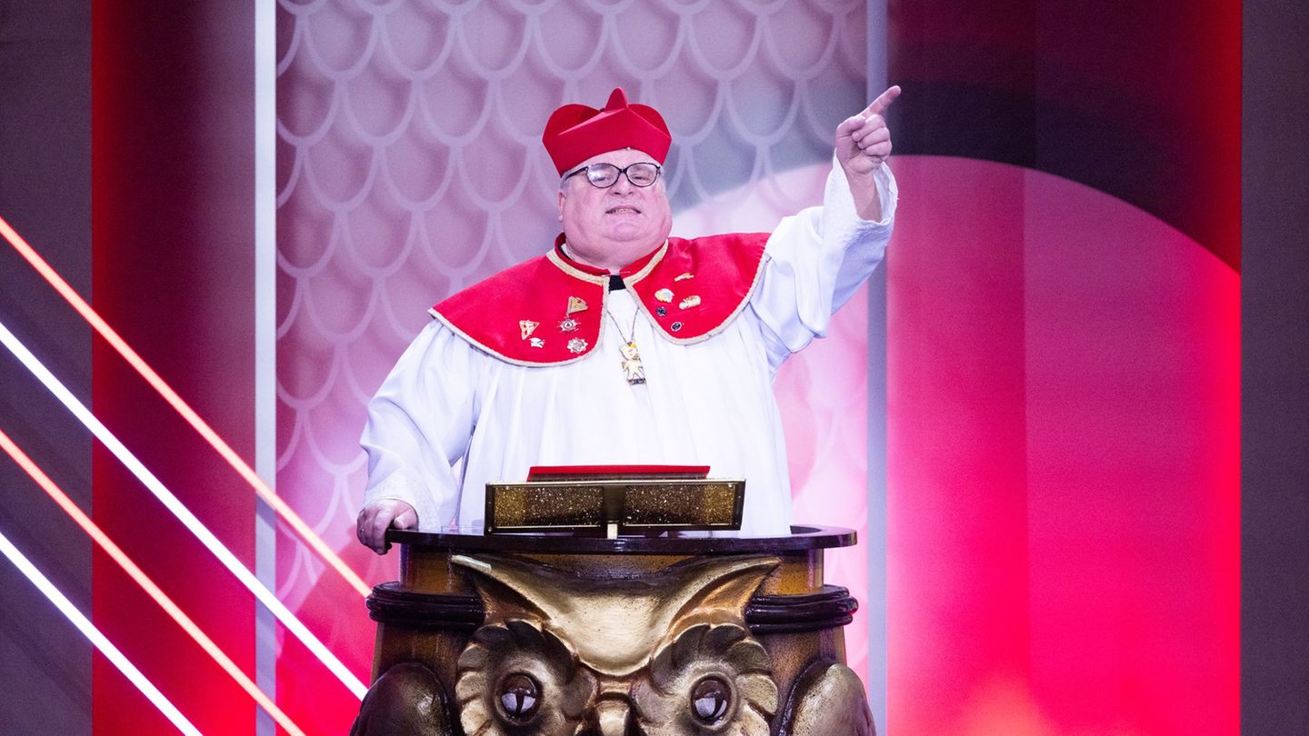Karnevalisten sagen, das Publikum höre Büttenrednern teils nicht mehr gut zu. (Archivbild) Foto: Lando Hass/dpa