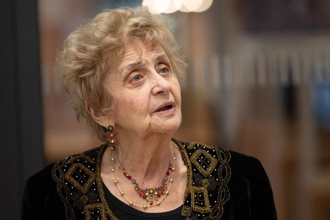 Tova Friedman, die als Kind das Vernichtungslager Auschwitz überlebte, ist auch heute - 81 Jahre nach der Befreiung des Lagers d