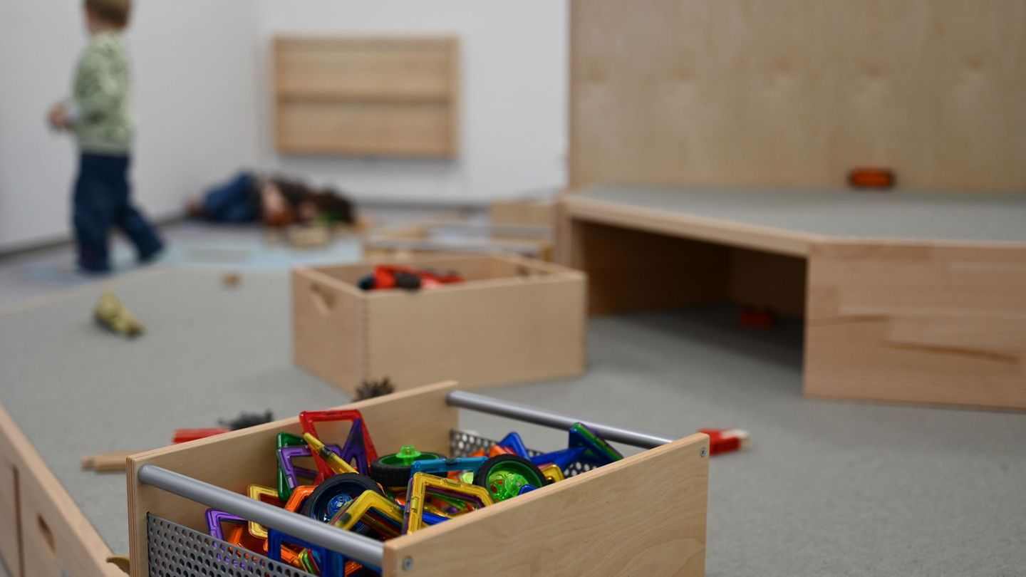 Nur jede zehnte Kita in Hessen verfügt einer Studie zufolge über die empfohlenen personellen Ressourcen. (Symbolbild) Foto: Maxi