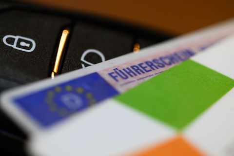 Die Kosten für den Führerschein sind in den vergangenen Jahren gestiegen. (Symbolbild) Foto: Robert Michael/dpa
