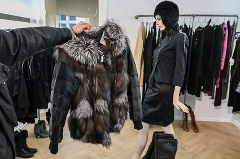 Pelze sind wieder salonfähig - vor allem, wenn es gebrauchte Stücke sind. Foto: Jens Kalaene/dpa