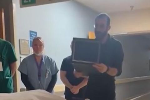 VOn ICE-Beamten erschossener Pfleger hält Rede