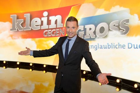 Moderator Kai Pflaume begrüßt Publikum und Gäste zur ersten Mehrgenerationen-Wettkampf-Show des Jahres.