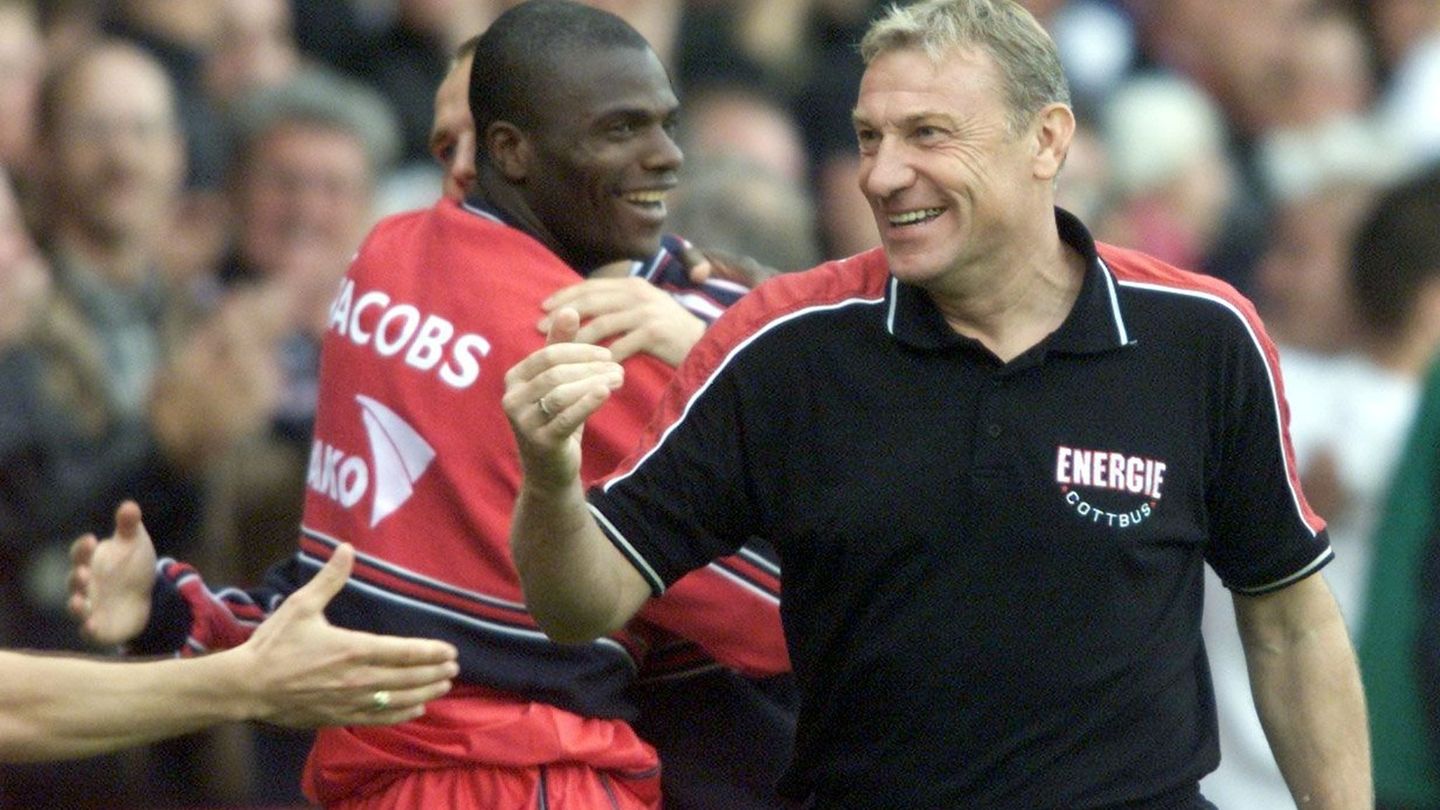 Eduard Geyer prägte als Trainer den FC Energie Cottbus. (Archivbild) Foto: Ronald Bonß/dpa-Zentralbild/dpa
