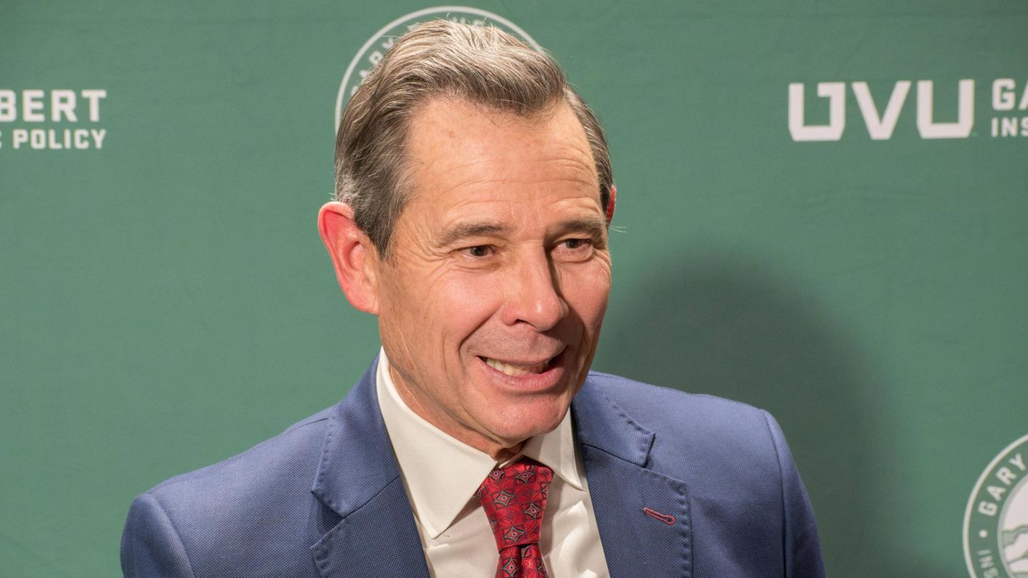 Der republikanische Senator aus Utah kritisierte nach den tödlichen Schüssen auf Pretti in einem Beitrag auf X direkt Kristi Noem: "Ich bin nicht einverstanden mit der voreiligen Reaktion von Ministerin Noem, die erfolgte, bevor alle Fakten bekannt waren, und das Vertrauen geschwächt hat." Und weiter: "Wir brauchen eine transparente, unabhängige Untersuchung der Schießerei in Minnesota, und die Verantwortlichen – unabhängig von ihrem Amt – müssen zur Rechenschaft gezogen werden. Beamte, die voreilige Schlüsse ziehen, bevor alle Fakten bekannt sind, untergraben das Vertrauen der Öffentlichkeit und die Aufgabe der Strafverfolgung." Curtis kündigte an, mit einer überparteilichen Gruppe von Senatoren für echte Aufsicht und Transparenz einzutreten