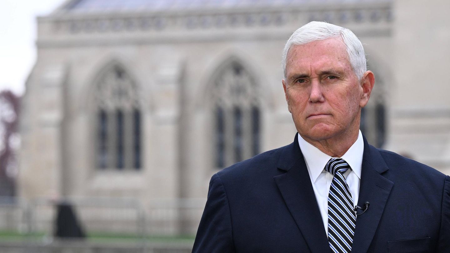 Trumps Vizepräsident während dessen erster Amtszeit von 2017 bis 2021 äußerte sich nach dem Sturm auf das Kapitol immer wieder kritisch über seinen Ex-Vorgesetzten. Auch zu den Ereignissen in Minneapolis meldete er sich zu Wort, allerdings zurückhaltender als republikanische Parteikollegen. "Die Bilder dieses Vorfalls sind zutiefst beunruhigend, und es muss unverzüglich eine umfassende und transparente Untersuchung dieser Schießerei, an der ein Polizeibeamter beteiligt war, durchgeführt werden", schrieb er auf X zu den tödlichen Schüssen auf Pretti.  "Der Fokus sollte nun darauf liegen, die Strafverfolgungsbehörden auf allen Ebenen zusammenzubringen, um die Bedenken in der Gemeinde anzugehen und gleichzeitig sicherzustellen, dass gefährliche illegale Einwanderer festgenommen werden und keine Bedrohung mehr für die Familien in Minneapolis darstellen", so Pence weiter. "Das amerikanische Volk verdient sichere Straßen, die Durchsetzung unserer Gesetze und die Achtung und Wahrung unserer verfassungsmäßigen Rechte auf freie Meinungsäußerung, friedliche Versammlung und das Recht, Waffen zu besitzen und zu tragen."