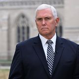 Trumps Vizepräsident während dessen erster Amtszeit von 2017 bis 2021 äußerte sich nach dem Sturm auf das Kapitol immer wieder kritisch über seinen Ex-Vorgesetzten. Auch zu den Ereignissen in Minneapolis meldete er sich zu Wort, allerdings zurückhaltender als republikanische Parteikollegen. "Die Bilder dieses Vorfalls sind zutiefst beunruhigend, und es muss unverzüglich eine umfassende und transparente Untersuchung dieser Schießerei, an der ein Polizeibeamter beteiligt war, durchgeführt werden", schrieb er auf X zu den tödlichen Schüssen auf Pretti.  "Der Fokus sollte nun darauf liegen, die Strafverfolgungsbehörden auf allen Ebenen zusammenzubringen, um die Bedenken in der Gemeinde anzugehen und gleichzeitig sicherzustellen, dass gefährliche illegale Einwanderer festgenommen werden und keine Bedrohung mehr für die Familien in Minneapolis darstellen", so Pence weiter. "Das amerikanische Volk verdient sichere Straßen, die Durchsetzung unserer Gesetze und die Achtung und Wahrung unserer verfassungsmäßigen Rechte auf freie Meinungsäußerung, friedliche Versammlung und das Recht, Waffen zu besitzen und zu tragen."