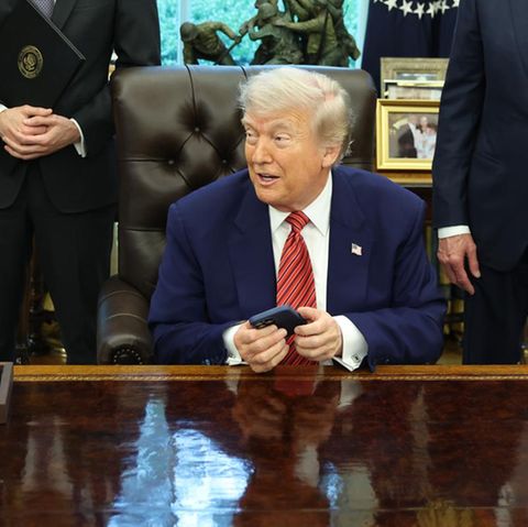 Donald Trump nutzt im Weißen Haus ein iPhone. Gmail Alternativen: Symbolbild