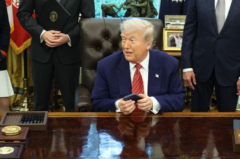 Donald Trump nutzt im Weißen Haus ein iPhone. Gmail Alternativen: Symbolbild