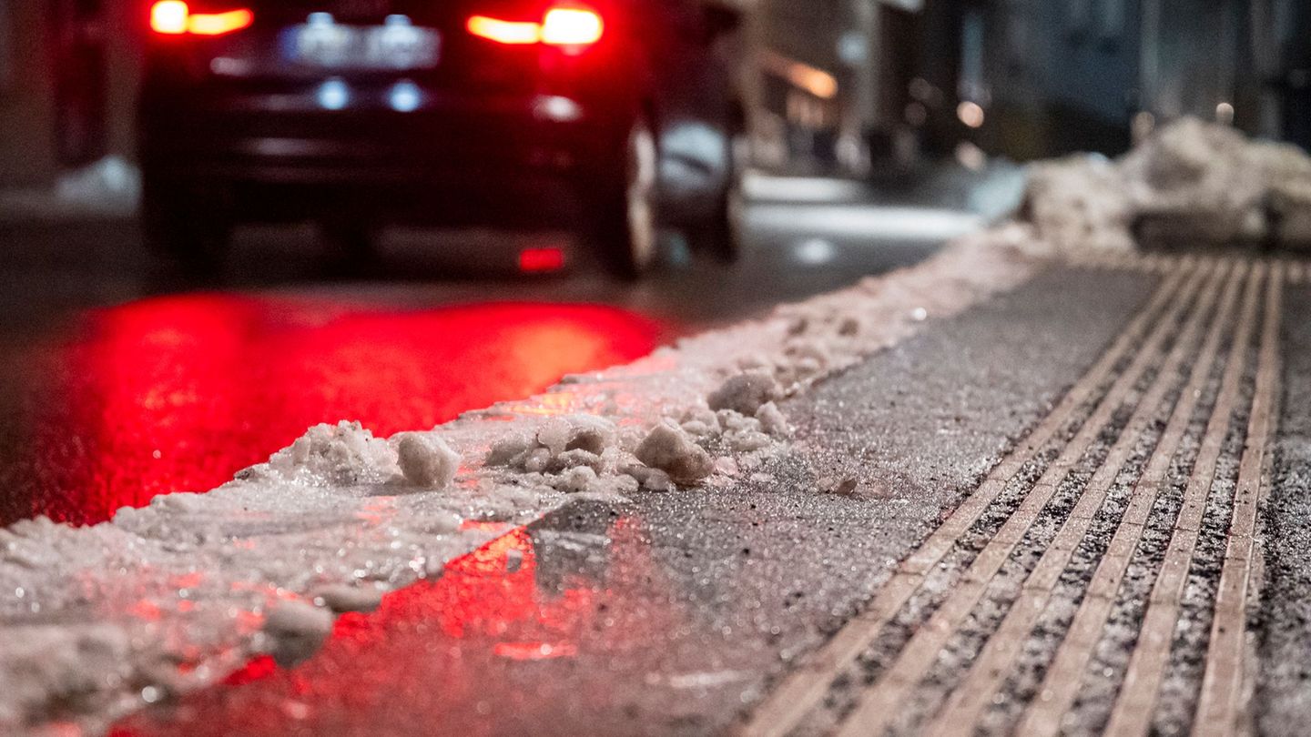 Bis zum Wochenende sollten die Menschen in weiten Teilen Bayerns auf dem Weg zur Arbeit weiter vorsichtig sein. Foto: Daniel Vog