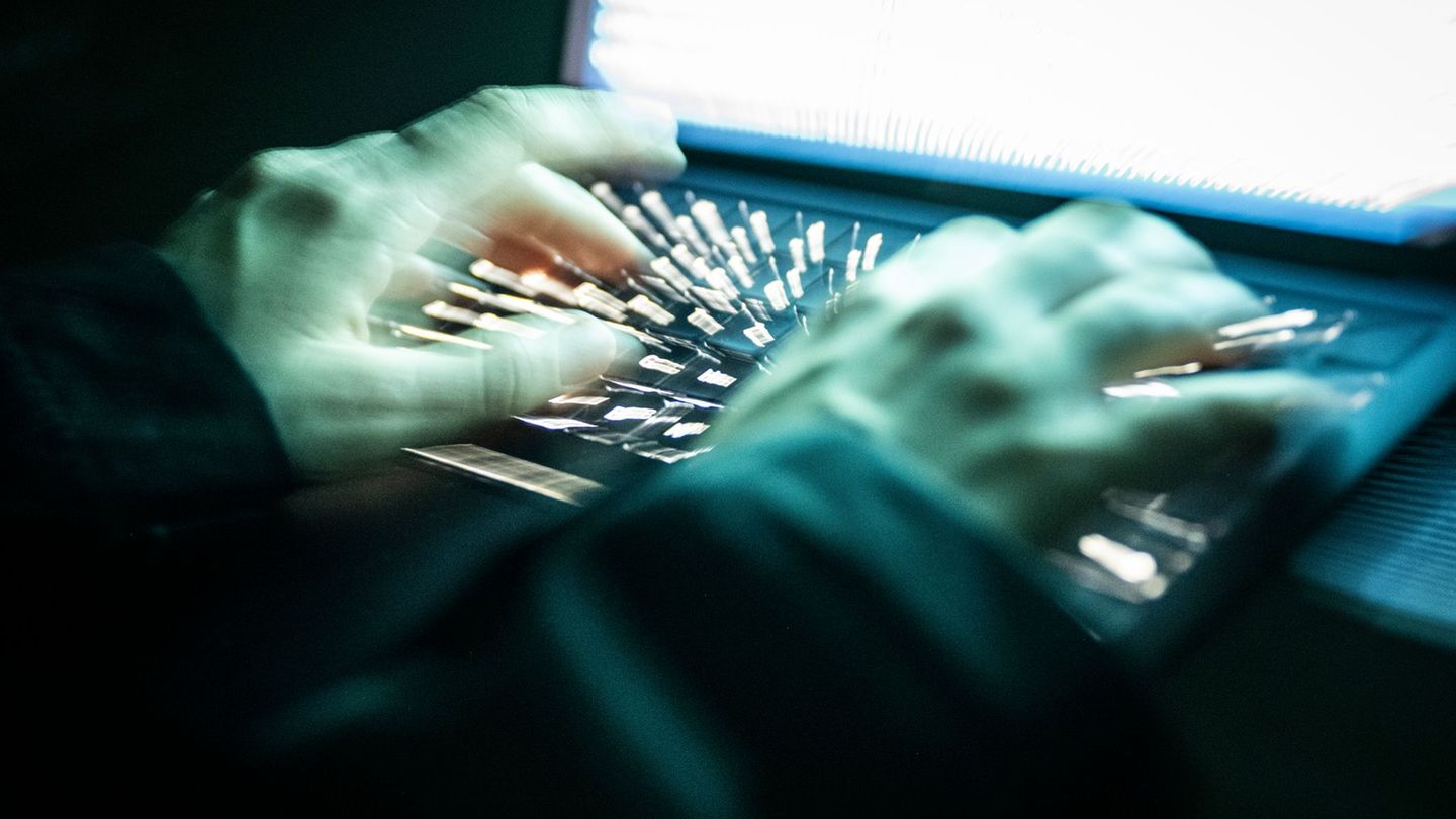 Durch einen Aktivierungscode zu einem Online-Konto hatten sich die Betrüger einen sechsstelligen Betrag überweisen können. (Symb